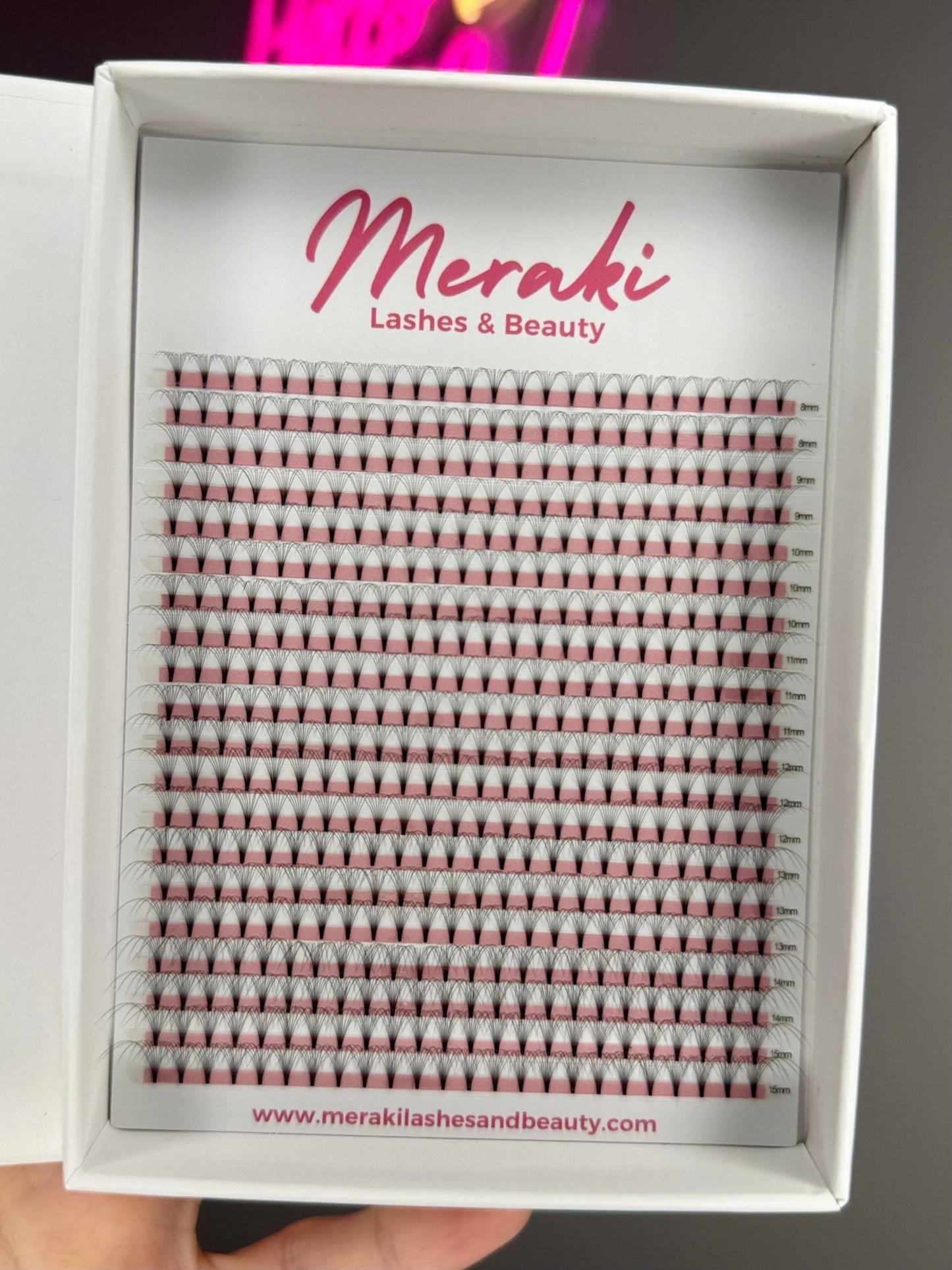 9D 0.05 Short Stem Premade Volume Fans - Meraki Lashes and Beauty