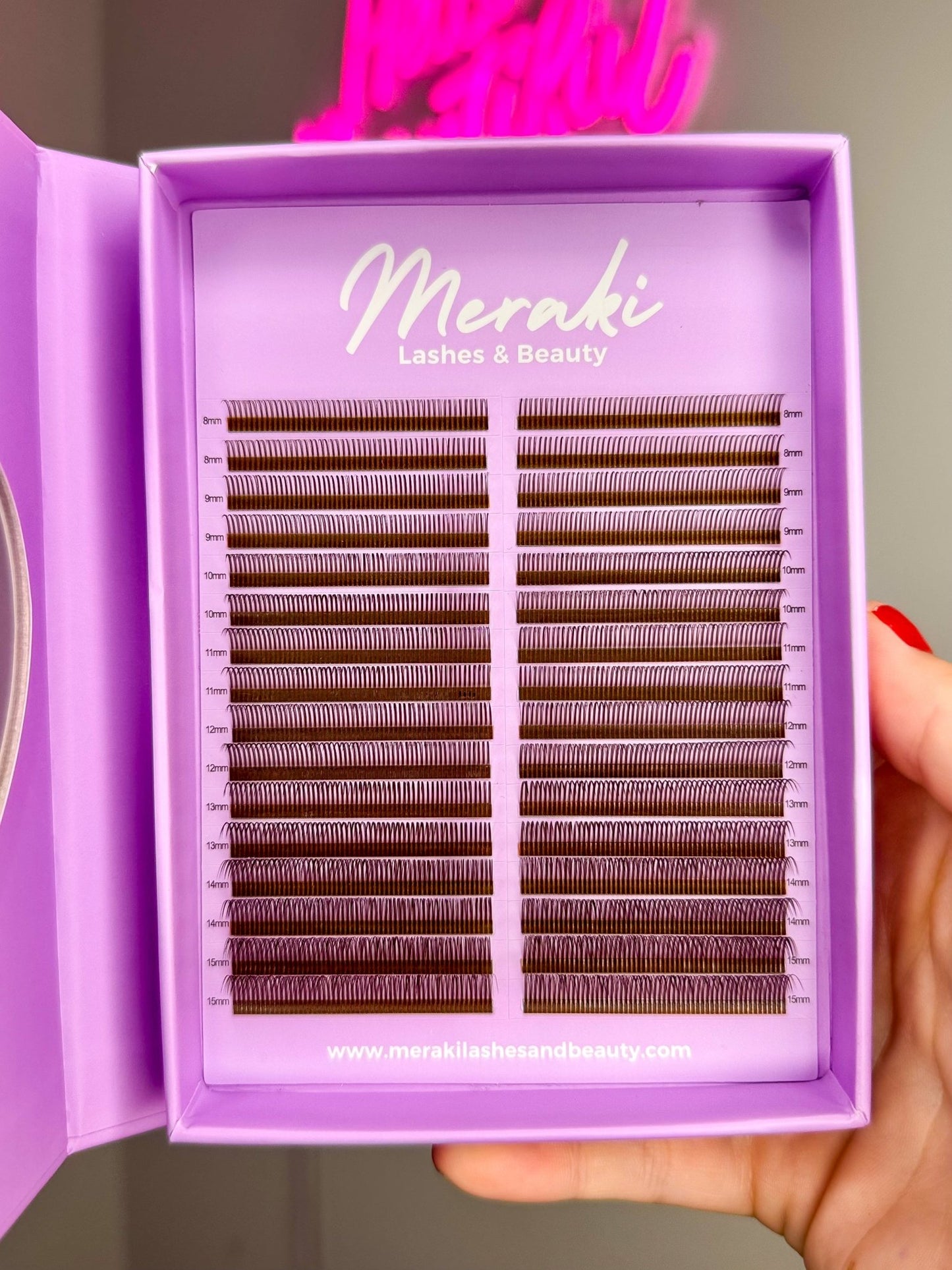 Brown Angel 0.07 Closed Premade Fans - Meraki Lashes and Beauty