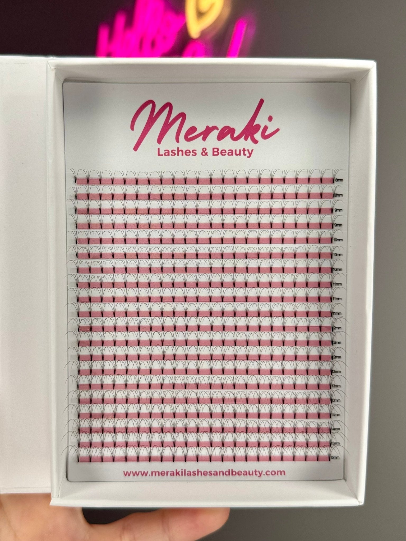 4D 0.07 Short Stem Premade Volume Fans - Meraki Lashes and Beauty