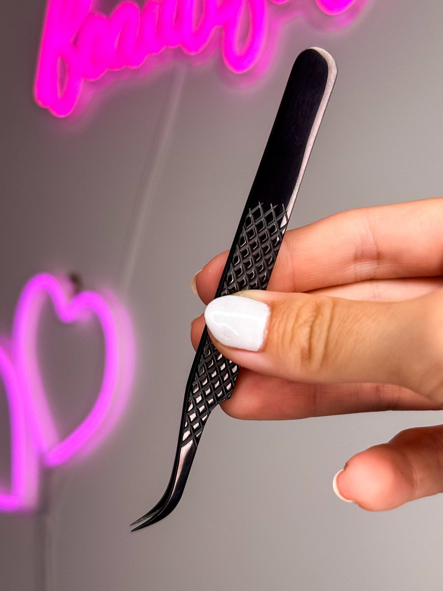 Black Curved Fibre Tip Tweezer - Meraki Lashes and Beauty